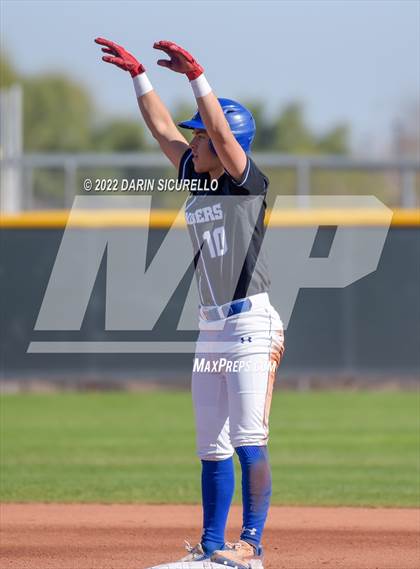 Thumbnail 2 in IMG Academy Black vs. Perry (Coach Bob Invitational) photogallery.
