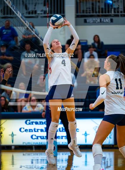 Thumbnail 3 in St. Cecilia vs Grand Island Central Catholic photogallery.