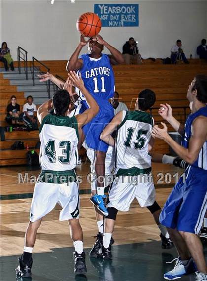 Thumbnail 3 in Dickinson vs. Pasadena (McDonalds Texas Invitational) photogallery.