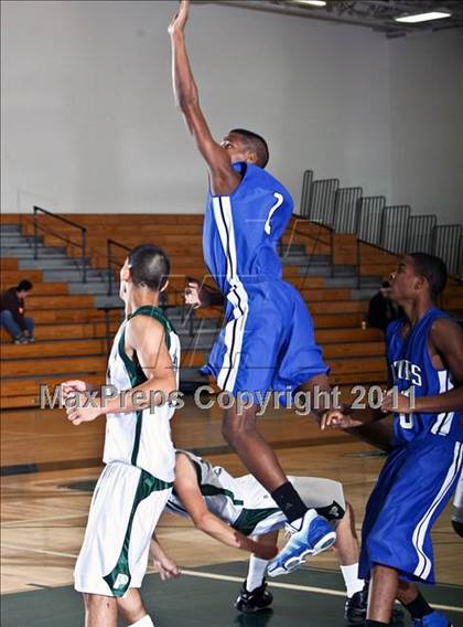 Thumbnail 1 in Dickinson vs. Pasadena (McDonalds Texas Invitational) photogallery.