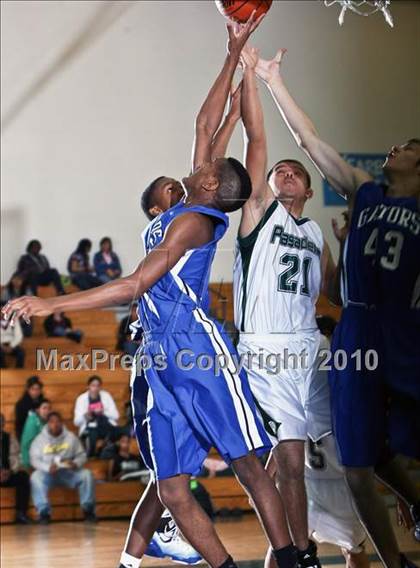 Thumbnail 2 in Dickinson vs. Pasadena (McDonalds Texas Invitational) photogallery.