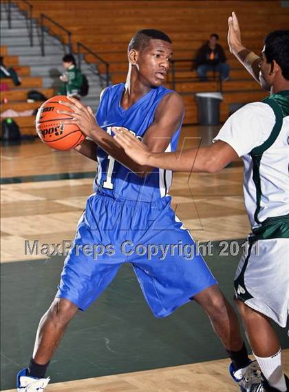 Thumbnail 1 in Dickinson vs. Pasadena (McDonalds Texas Invitational) photogallery.