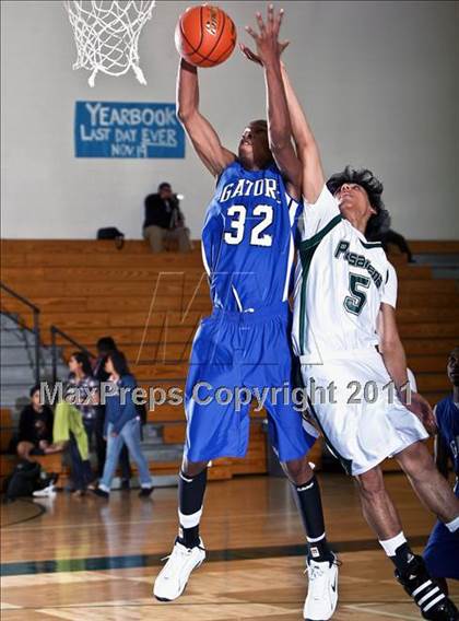 Thumbnail 2 in Dickinson vs. Pasadena (McDonalds Texas Invitational) photogallery.