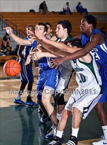 Thumbnail 2 in Dickinson vs. Pasadena (McDonalds Texas Invitational) photogallery.