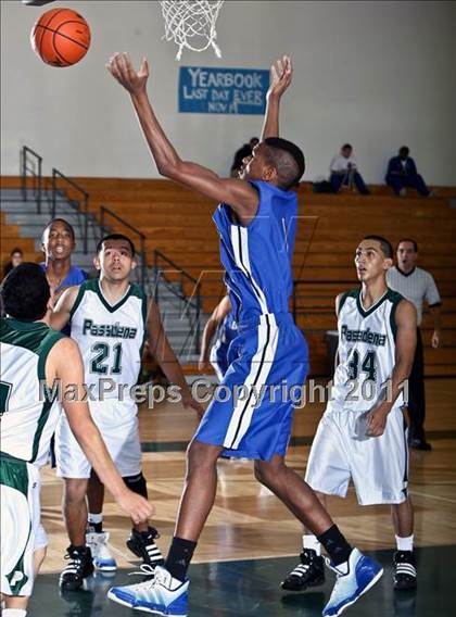 Thumbnail 2 in Dickinson vs. Pasadena (McDonalds Texas Invitational) photogallery.