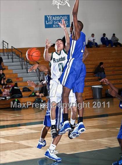 Thumbnail 2 in Dickinson vs. Pasadena (McDonalds Texas Invitational) photogallery.