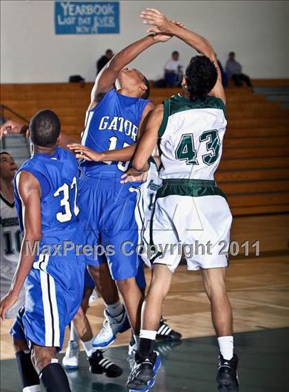 Thumbnail 3 in Dickinson vs. Pasadena (McDonalds Texas Invitational) photogallery.