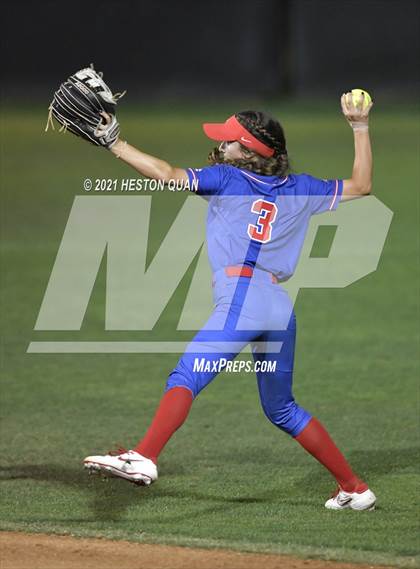 Thumbnail 3 in OC All Stars: North vs. South 2/2 photogallery.