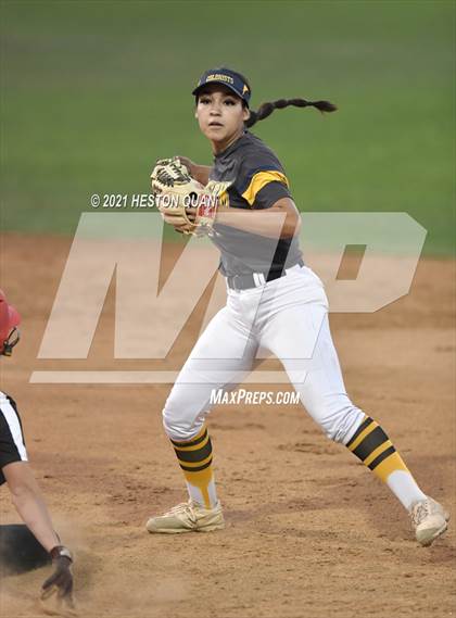 Thumbnail 3 in OC All Stars: North vs. South 2/2 photogallery.
