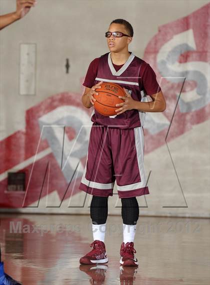 Thumbnail 2 in El Camino Real vs. Granite Hills (Rose City Roundball Classic) photogallery.