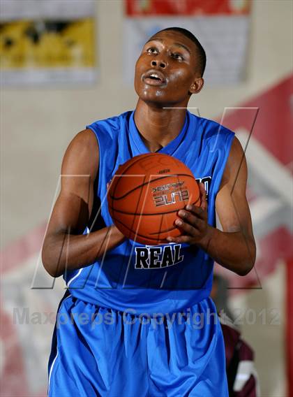 Thumbnail 3 in El Camino Real vs. Granite Hills (Rose City Roundball Classic) photogallery.