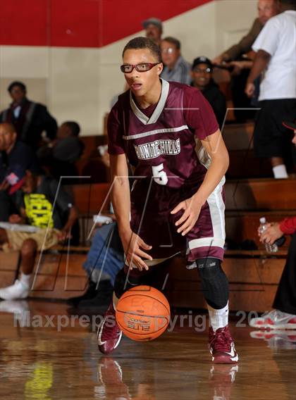 Thumbnail 2 in El Camino Real vs. Granite Hills (Rose City Roundball Classic) photogallery.