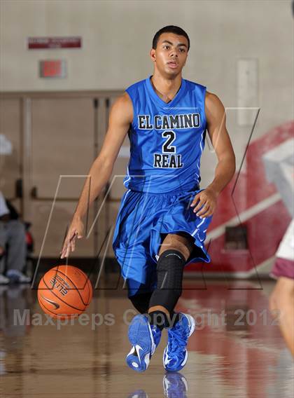 Thumbnail 1 in El Camino Real vs. Granite Hills (Rose City Roundball Classic) photogallery.