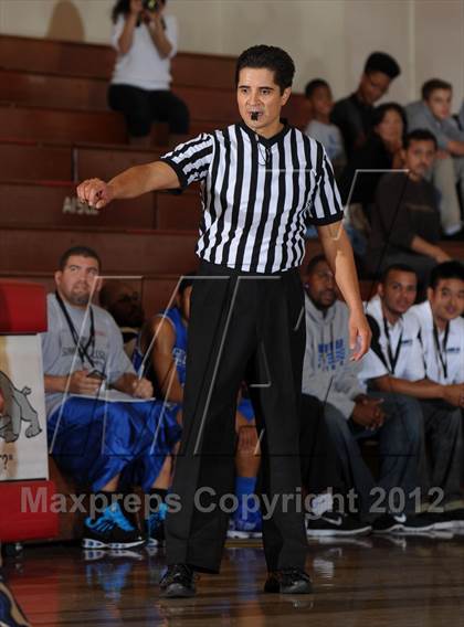 Thumbnail 2 in El Camino Real vs. Granite Hills (Rose City Roundball Classic) photogallery.