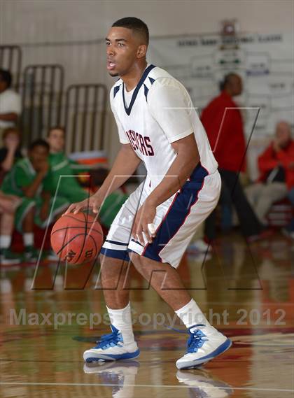 Thumbnail 3 in St. Mary's @ Modesto Christian (Father Barry Christmas Classic) photogallery.