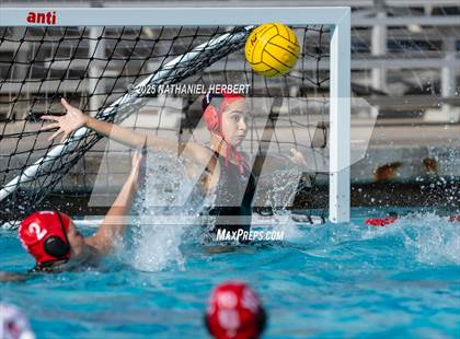 Thumbnail 2 in Mater Dei vs. Orange Lutheran photogallery.