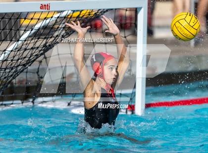 Thumbnail 2 in Mater Dei vs. Orange Lutheran photogallery.