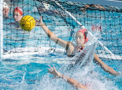 Thumbnail 2 in Mater Dei vs. Orange Lutheran photogallery.