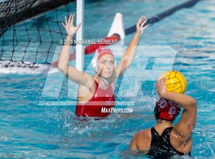 Thumbnail 2 in Mater Dei vs. Orange Lutheran photogallery.