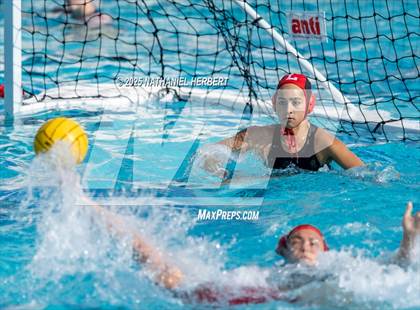 Thumbnail 2 in Mater Dei vs. Orange Lutheran photogallery.