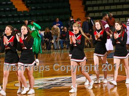 Thumbnail 1 in Aquinas vs. Jamesville-DeWitt (NYSPHSAA Class A Semifinal) photogallery.