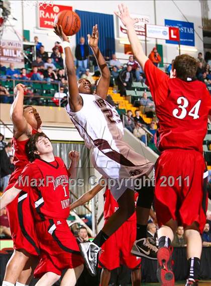 Thumbnail 2 in Aquinas vs. Jamesville-DeWitt (NYSPHSAA Class A Semifinal) photogallery.