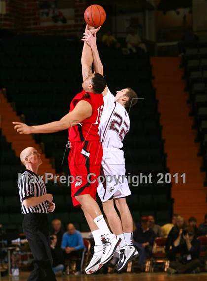 Thumbnail 3 in Aquinas vs. Jamesville-DeWitt (NYSPHSAA Class A Semifinal) photogallery.