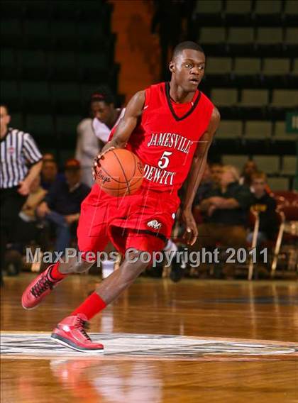 Thumbnail 1 in Aquinas vs. Jamesville-DeWitt (NYSPHSAA Class A Semifinal) photogallery.
