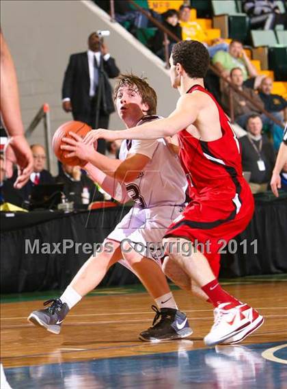 Thumbnail 1 in Aquinas vs. Jamesville-DeWitt (NYSPHSAA Class A Semifinal) photogallery.