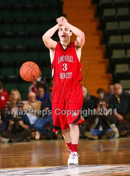 Thumbnail 2 in Aquinas vs. Jamesville-DeWitt (NYSPHSAA Class A Semifinal) photogallery.