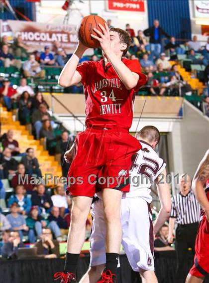 Thumbnail 1 in Aquinas vs. Jamesville-DeWitt (NYSPHSAA Class A Semifinal) photogallery.
