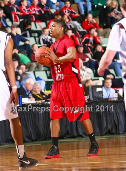 Thumbnail 1 in Aquinas vs. Jamesville-DeWitt (NYSPHSAA Class A Semifinal) photogallery.