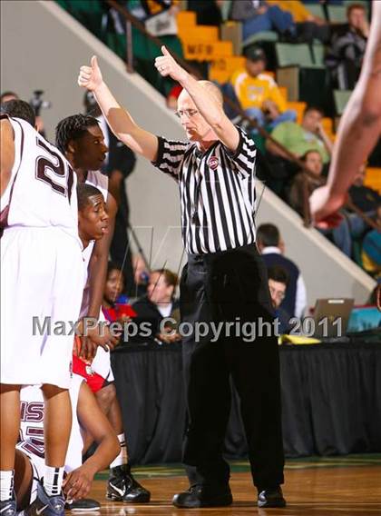 Thumbnail 2 in Aquinas vs. Jamesville-DeWitt (NYSPHSAA Class A Semifinal) photogallery.