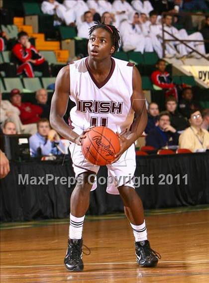Thumbnail 1 in Aquinas vs. Jamesville-DeWitt (NYSPHSAA Class A Semifinal) photogallery.