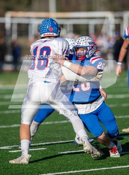 Thumbnail 1 in Londonderry vs. Winnacunnet (NHIAA D1 Final) photogallery.