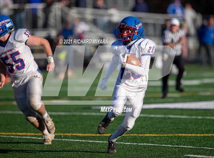 Thumbnail 1 in Londonderry vs. Winnacunnet (NHIAA D1 Final) photogallery.