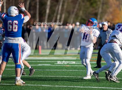 Thumbnail 1 in Londonderry vs. Winnacunnet (NHIAA D1 Final) photogallery.