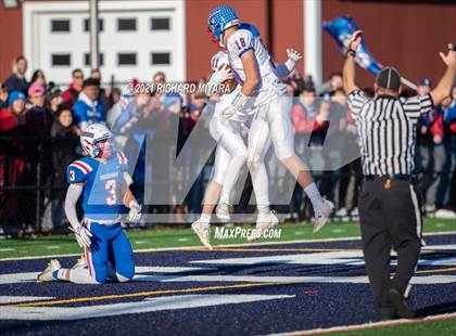 Thumbnail 3 in Londonderry vs. Winnacunnet (NHIAA D1 Final) photogallery.