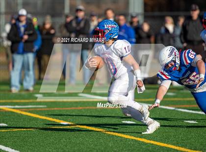 Thumbnail 3 in Londonderry vs. Winnacunnet (NHIAA D1 Final) photogallery.