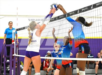 Thumbnail 2 in Fayetteville vs. Marymount (Durango Fall Classic) photogallery.