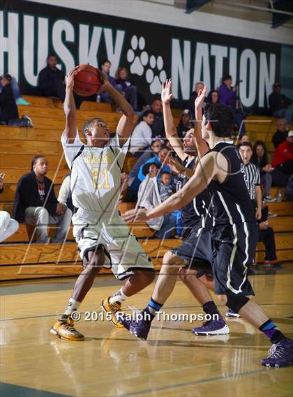 Thumbnail 2 in College Park vs. Edison (Adidas Challenge) photogallery.