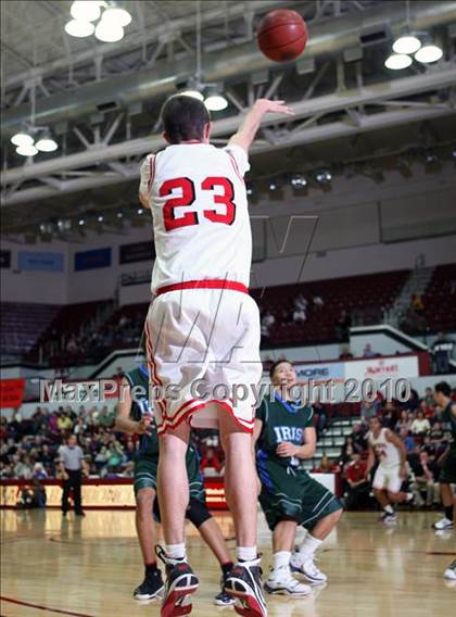 Thumbnail 2 in Burlingame vs. Sacred Heart Cathedral (CIF CCS D3 Final) photogallery.