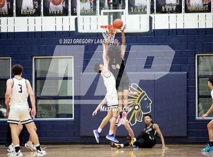 Thumbnail 2 in Guyer vs Keller photogallery.