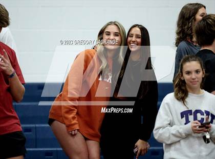 Thumbnail 2 in Guyer vs Keller photogallery.