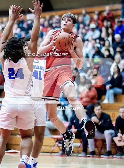 Thumbnail 2 in Munster vs. Lake Central (IHSAA 4A S1 Round 2) photogallery.
