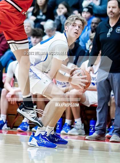 Thumbnail 1 in Munster vs. Lake Central (IHSAA 4A S1 Round 2) photogallery.