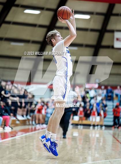 Thumbnail 2 in Munster vs. Lake Central (IHSAA 4A S1 Round 2) photogallery.