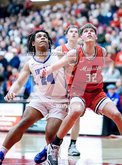 Thumbnail 2 in Munster vs. Lake Central (IHSAA 4A S1 Round 2) photogallery.