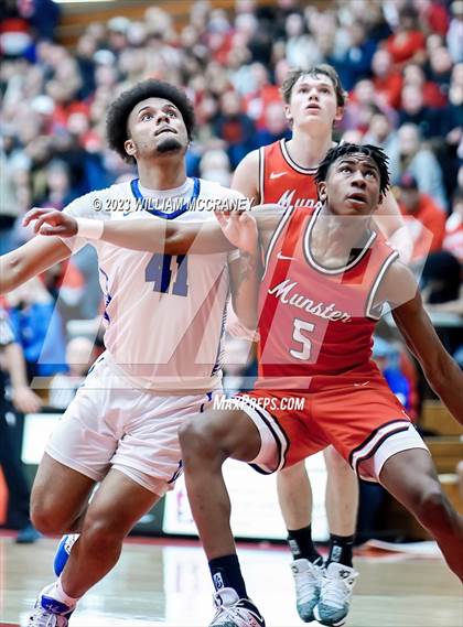 Thumbnail 2 in Munster vs. Lake Central (IHSAA 4A S1 Round 2) photogallery.