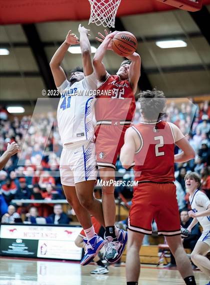 Thumbnail 1 in Munster vs. Lake Central (IHSAA 4A S1 Round 2) photogallery.